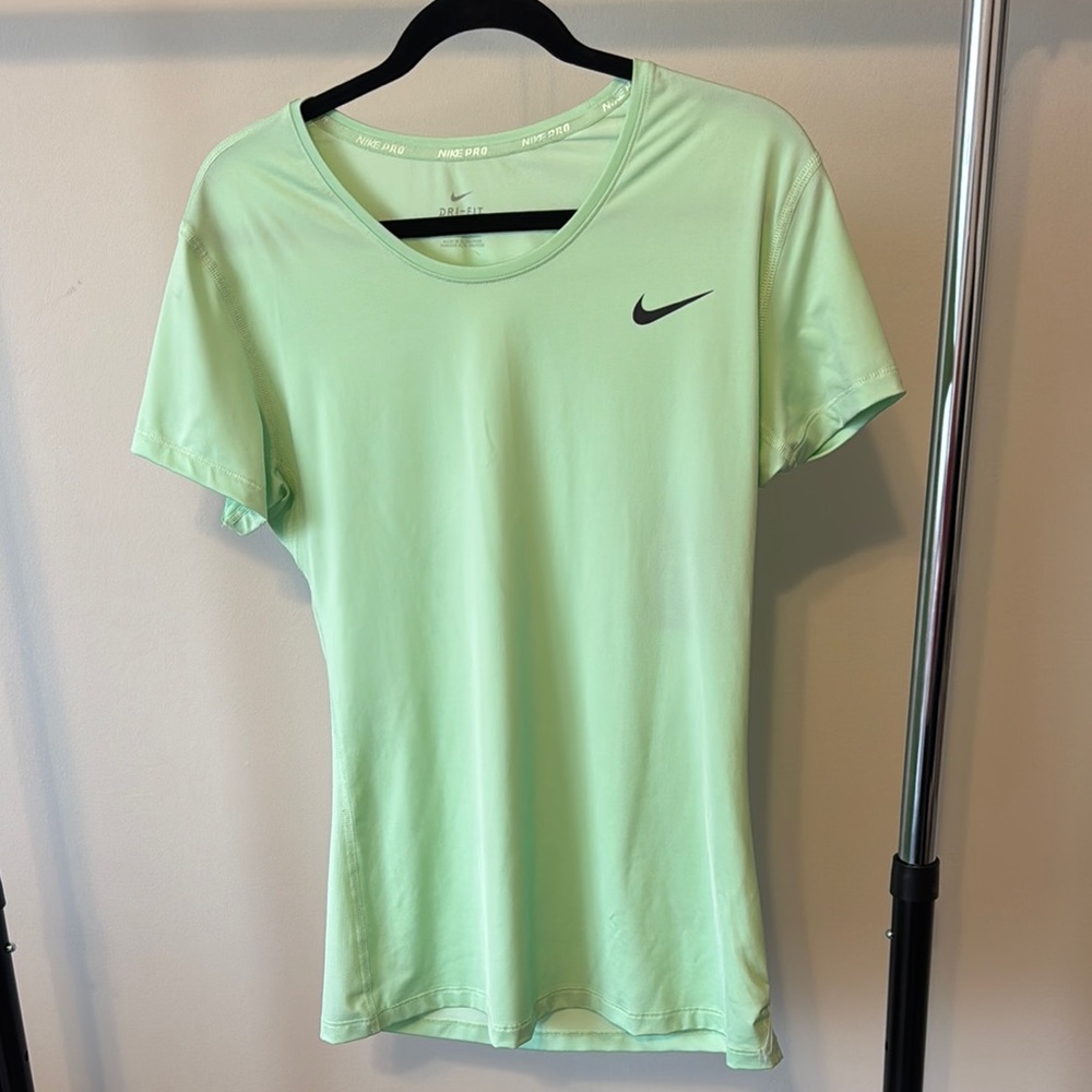 Nike Green Fitted Short Sleeve Tee